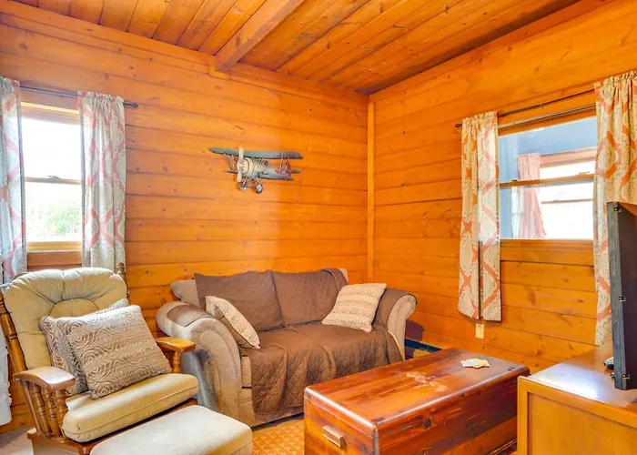 Vacation W/ Mountain Views & Sunroom Holiday home