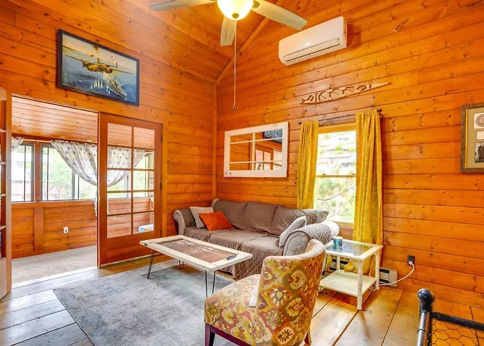 Vacation W/ Mountain Views & Sunroom Bisbee