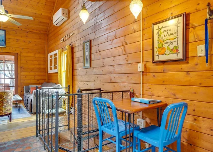 Holiday home Vacation W/ Mountain Views & Sunroom
