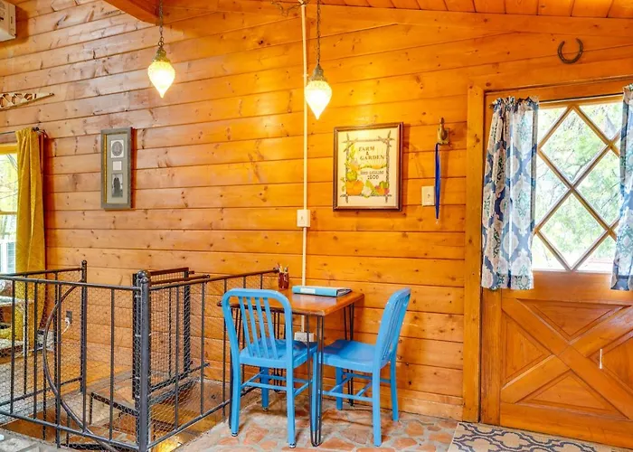 Holiday home Vacation W/ Mountain Views & Sunroom