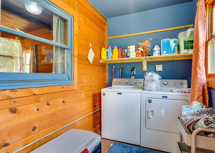 Vacation W/ Mountain Views & Sunroom Holiday home
