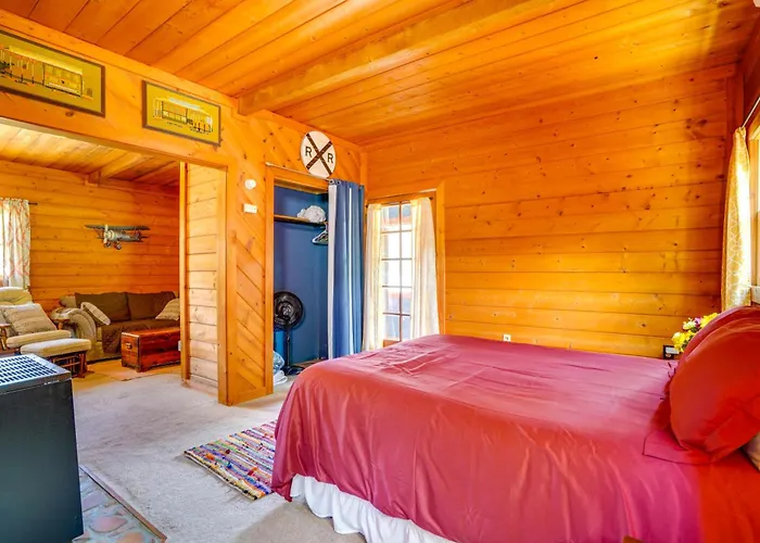 Vacation W/ Mountain Views & Sunroom Holiday home