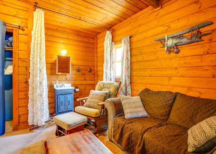 Holiday home Vacation W/ Mountain Views & Sunroom